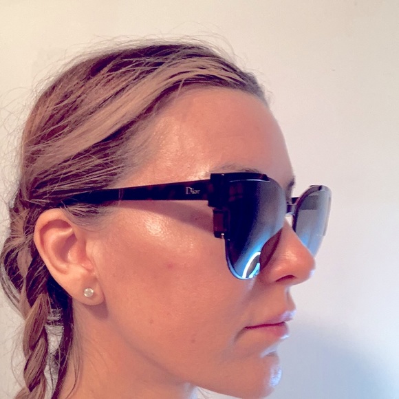 Christian Dior sunnies. Oversized. Tortashell with burgundy rims. Authentic. - Picture 10 of 14